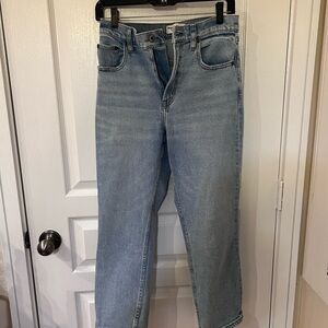 Abercrombie & Fitch Ultra High Rise Ankle Straight Jean
